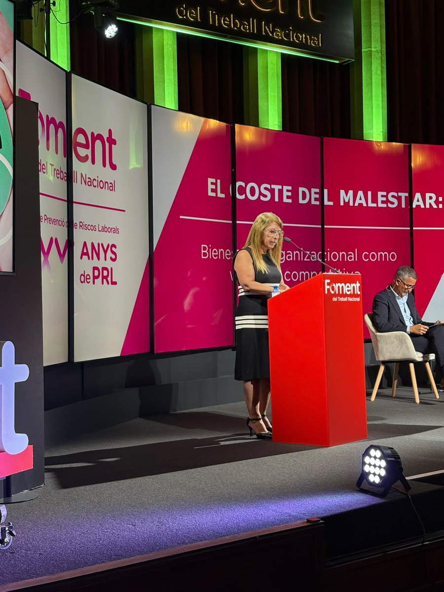 Seprascc's tweet photo. La tècnica superior en Prevencio de Riscos Laborals, Guillermina Martín, fa una ponència sobre com integrar el benestar en la PRL, concretament parla del marc legal i la pràctica. Moltes gràcies a @FomentTreball per comptar amb nosaltres! https://t.co/LaepYIlQj3
