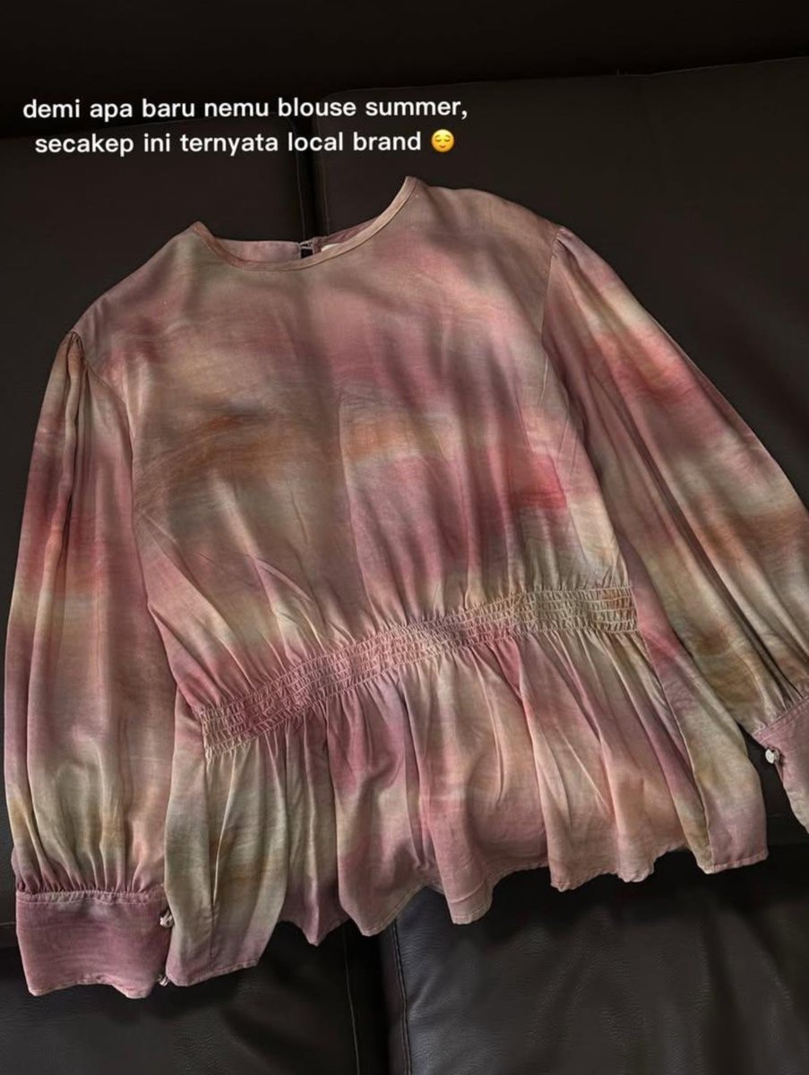 itsmemarsyaa's tweet photo. PANTES BANYAK YANG SUKA BRAND LOKAL SATU INI 💗 koleksinya cakep cakep banget, sampe viral ke negara tetangga 🥺✨ https://t.co/9JSjKQCs26