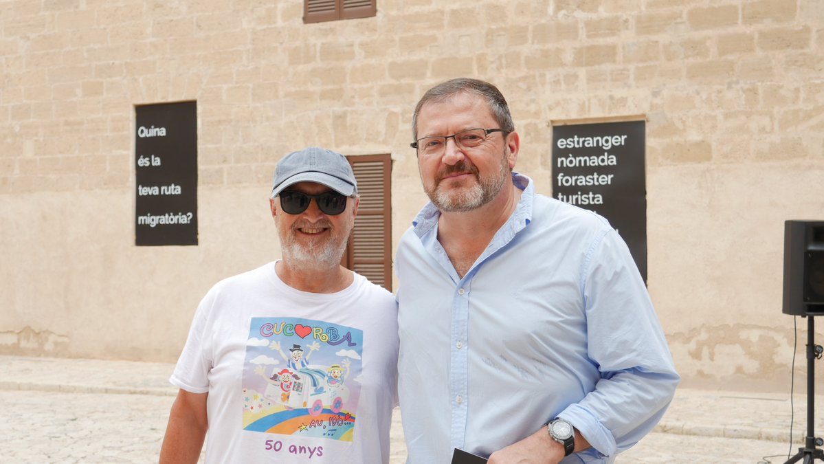 ocbcat's tweet photo. 💥 Col·laboram, un any més, en els Premis @enderrock de la Música Balear, que han presentat avui els primers guardonats i finalistes del vot popular d'enguany.

En aquesta novena edició dels #PremisBalears26, l'@ocbcat atorga el Premi a una Personalitat a Cucorba. Un grup amb cinc dècades de trajectòria extraordinària que, a través de la música, ha acompanyat moltes generacions d'infants fent present la nostra llengua i cultura popular d'una forma alegre i propera.

ℹ️La segona volta de la votació popular continua fins al 18 d'octubre. Votau aquí: https://t.co/vyruVX5Iho