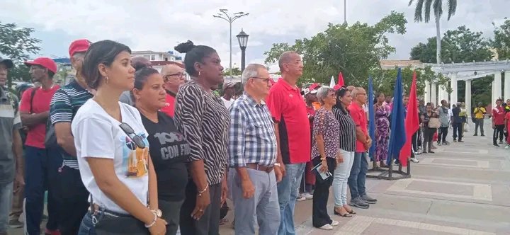 ValierRami9461's tweet photo. ABANDERAMIENTO DE LAS AVISPAS ⚾🐝

👉 Con la presencia de las máximas autoridades de la provincia, en la tarde de hoy quedó oficialmente abanderado el equipo de Santiago de Cuba que nos representará en la 65 Serie Nacional de Béisbol. 
📸 Avispas de#SantiagoDe Cuba. https://t.co/KGJ6dxxzUI