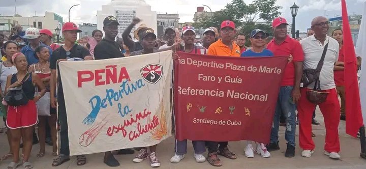 ValierRami9461's tweet photo. ABANDERAMIENTO DE LAS AVISPAS ⚾🐝

👉 Con la presencia de las máximas autoridades de la provincia, en la tarde de hoy quedó oficialmente abanderado el equipo de Santiago de Cuba que nos representará en la 65 Serie Nacional de Béisbol. 
📸 Avispas de#SantiagoDe Cuba. https://t.co/KGJ6dxxzUI