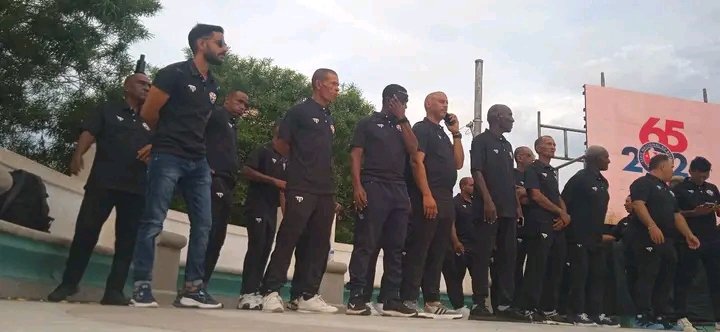 ValierRami9461's tweet photo. ABANDERAMIENTO DE LAS AVISPAS ⚾🐝

👉 Con la presencia de las máximas autoridades de la provincia, en la tarde de hoy quedó oficialmente abanderado el equipo de Santiago de Cuba que nos representará en la 65 Serie Nacional de Béisbol. 
📸 Avispas de#SantiagoDe Cuba. https://t.co/KGJ6dxxzUI