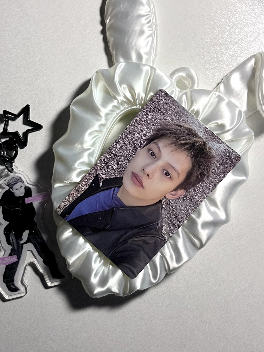 alwaysbeyourpp's tweet photo. แจกการ์ดพี่เจมส์ vinyl bridge ver. 1 ใบ 

 ★ แจกเนื่องในเดือนเกิดของเจมส์และเค้าเอง
 ★ รีทวิต / ฟอล
 ★ ไม่ต้องเสียค่าส่ง
 ★ สุ่มต้นเดือนหน้า

#ตลาดนัดcortis #ตลาดนัดคอร์ติส https://t.co/rK5zWoCkRe