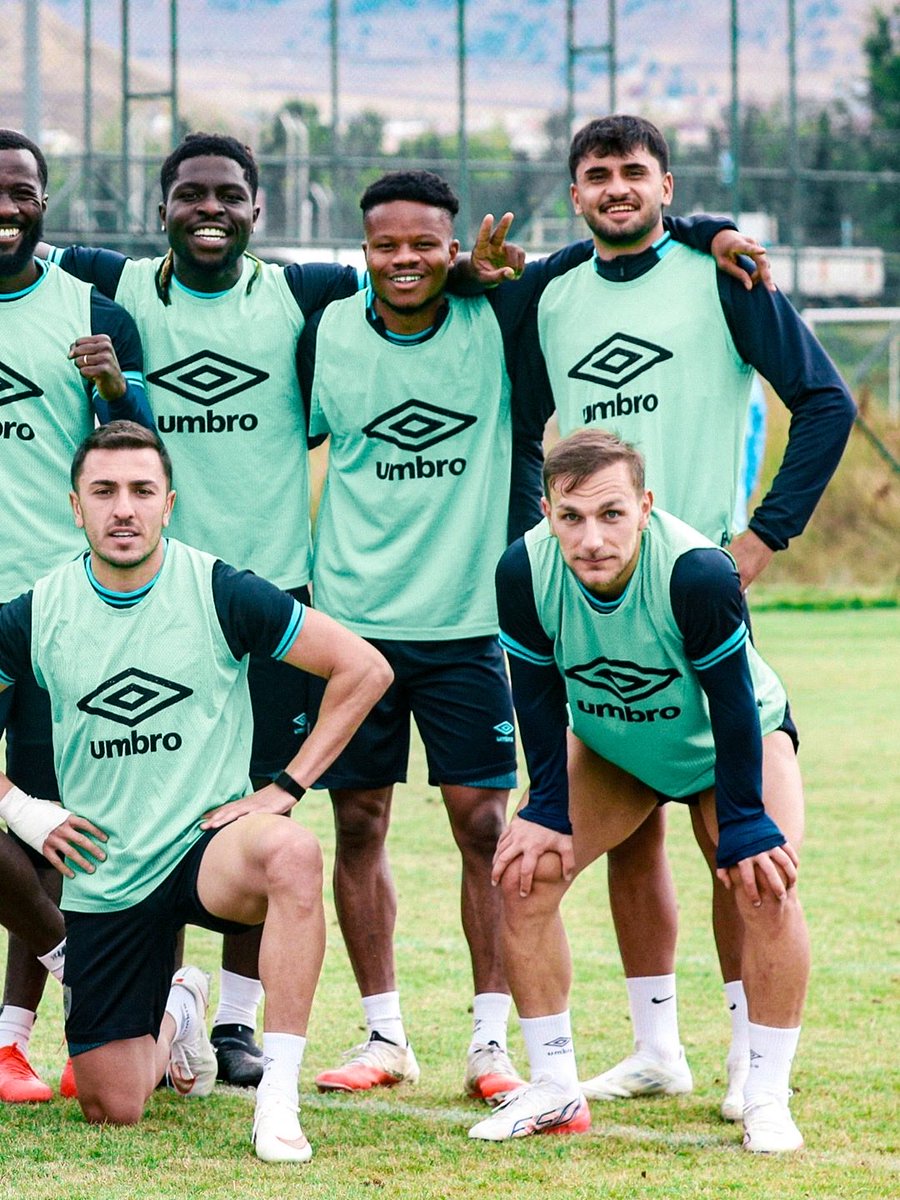 Erzurumspor's tweet photo. Erzurumsporumuz, çalışmalarına devam ediyor. https://t.co/eiAW4znHlc