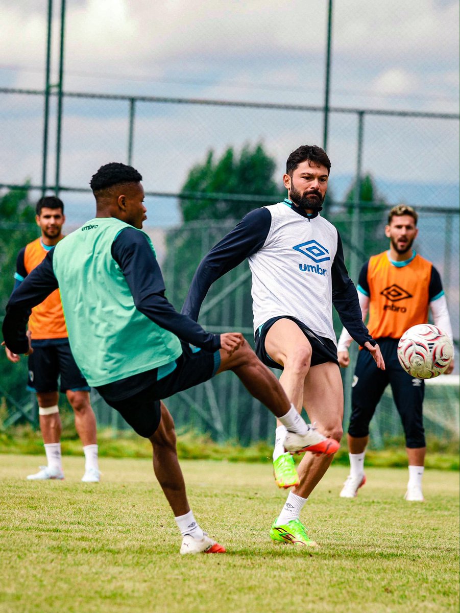 Erzurumspor's tweet photo. Erzurumsporumuz, çalışmalarına devam ediyor. https://t.co/eiAW4znHlc