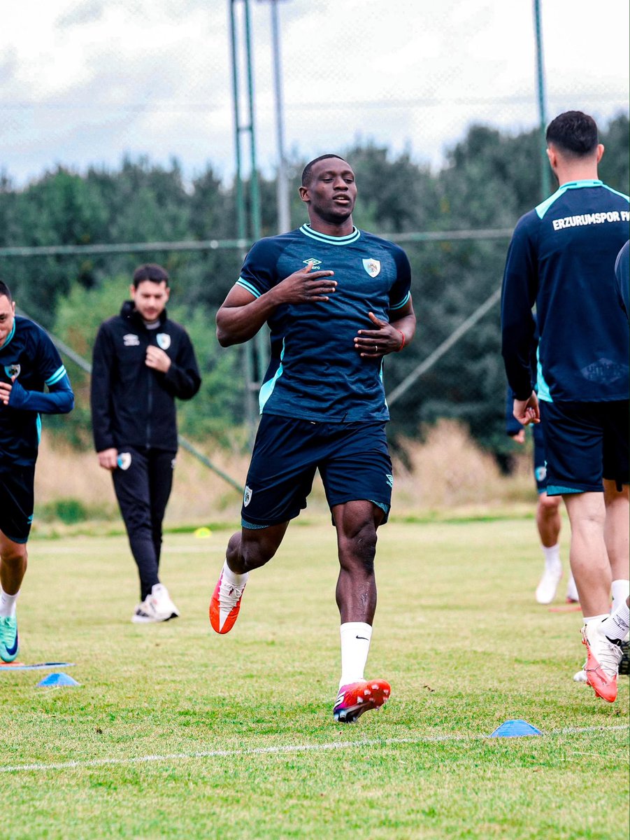 Erzurumspor's tweet photo. Erzurumsporumuz, çalışmalarına devam ediyor. https://t.co/eiAW4znHlc