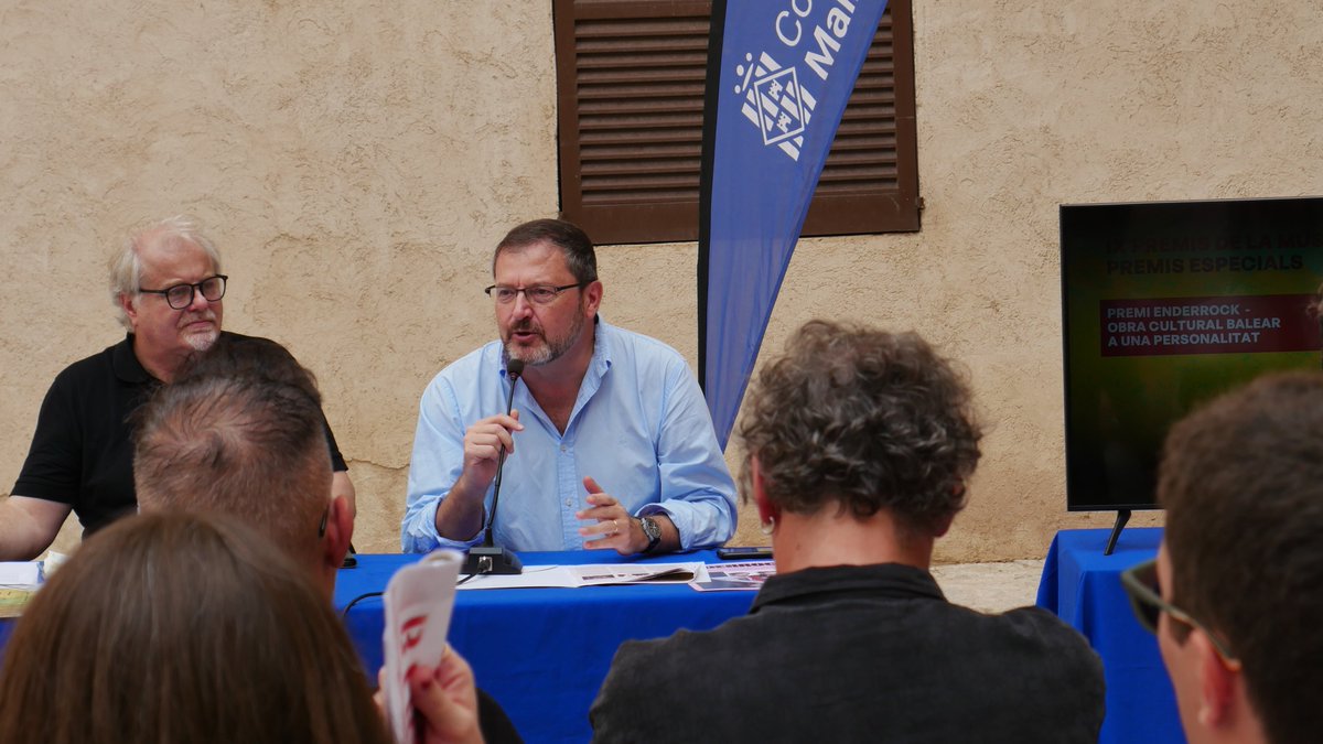ocbcat's tweet photo. 💥 Col·laboram, un any més, en els Premis @enderrock de la Música Balear, que han presentat avui els primers guardonats i finalistes del vot popular d'enguany.

En aquesta novena edició dels #PremisBalears26, l'@ocbcat atorga el Premi a una Personalitat a Cucorba. Un grup amb cinc dècades de trajectòria extraordinària que, a través de la música, ha acompanyat moltes generacions d'infants fent present la nostra llengua i cultura popular d'una forma alegre i propera.

ℹ️La segona volta de la votació popular continua fins al 18 d'octubre. Votau aquí: https://t.co/vyruVX5Iho