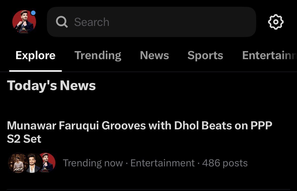Kurtsahit's tweet photo. Aisa thirko ke dhol ki goonj X tak pohunch jaaye! 🥁🔥

Munawar Bhai ki filmy dhol entry ne aisa rang jamaaya ke X ko bhi is vibe ki news banani padi! ❤️‍🔥

#MunawarFaruqui #PPPS2 
#MKJW https://t.co/VxpQ9O96K7