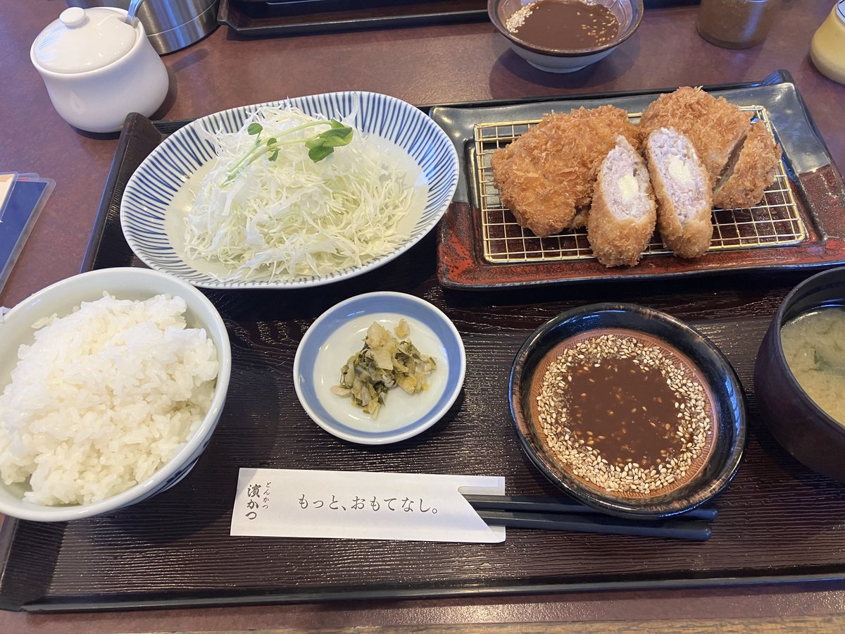EMRidingClub's tweet photo. 本日はトンカツランチ
ご飯、キャベツ、味噌汁、漬け物お代わり無料、今時は無いサービス
最高だった https://t.co/AXz1ekK7Z4