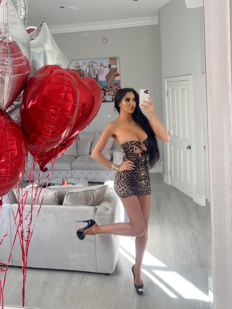 CKukXX's tweet photo. The behaviour i love 🎈 

✨ #BuyingContent #Selling_Content #Joi #Sph #Gfe #Uk #London #Fetish #Femdom #Findom ✨ https://t.co/rGPRFvINq3