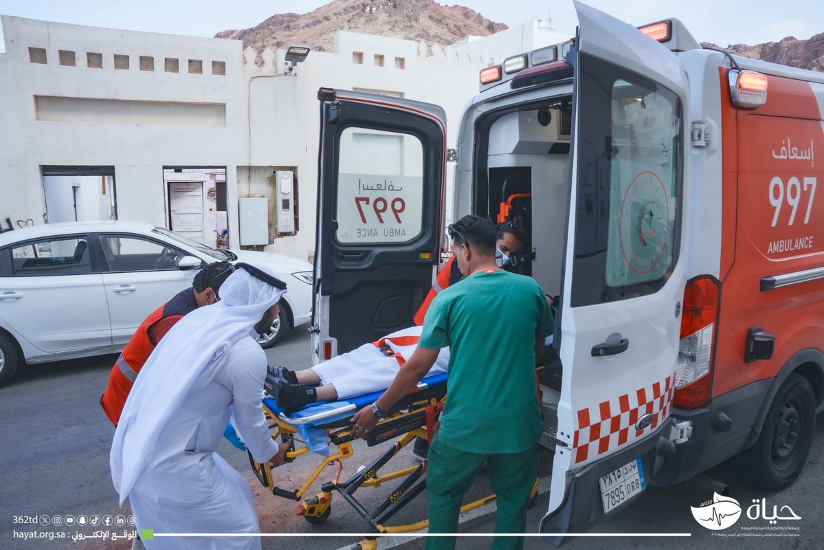 362td's tweet photo. #خبر 

ضمن جهود #جمعية_حياة_الخيرية لتعزيز بيئة عمل آمنة ، نفذت الجمعية لمنسوبيها دورة «الثمان الأولى» في #الإسعافات_الأولية 
المقدمة من هيئة #الهلال_الأحمر_السعودي وتناولت أبرز الممارسات والإجراءات للتعامل مع الحالات الطارئة.

واختُتمت الدورة بتجربة تدريبية افتراضية، أتاحت للمشاركين تطبيق ما تعلّموه عمليًا، بما يسهم في تعزيز الجاهزية ورفع كفاءة الاستجابة للحالات الطارئة. 🍃✨