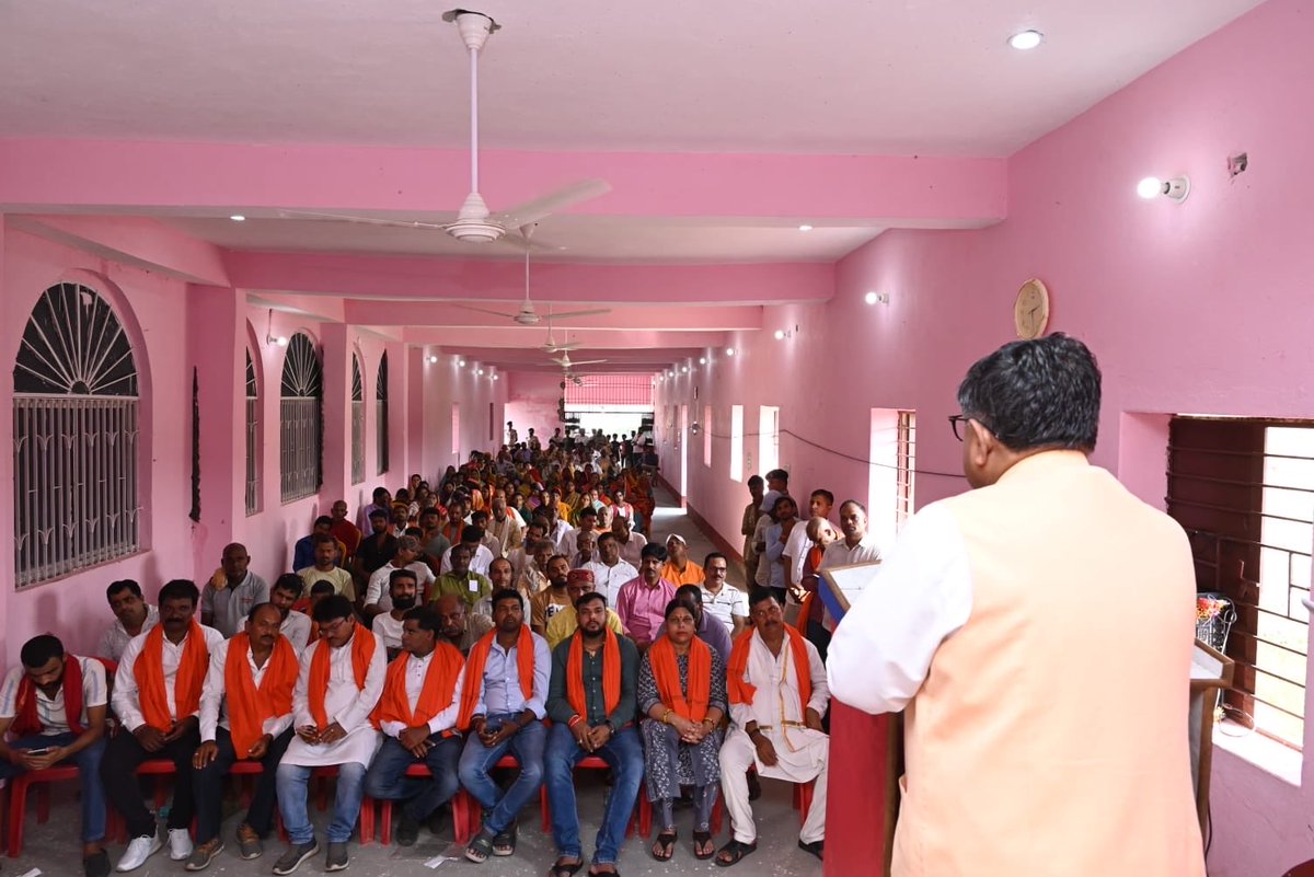 rsprasad's tweet photo. आदरणीय प्रधानमंत्री श्री @narendramodi जी के जनसेवा के गौरवशाली 25 वर्ष पूर्ण होने के अवसर पर ‘सेवा संकल्प अभियान’ के अंतर्गत आयोजित संवाद कार्यक्रम में लाभार्थी माताओं-बहनों से आत्मीय संवाद किया।

इस दौरान सभी ने अपने अनुभव साझा करते हुए बताया कि किस प्रकार NDA सरकार की जनकल्याणकारी योजनाओं ने उनके जीवन में नई उम्मीद, नया आत्मविश्वास जगाया है और उन्हें आत्मनिर्भर व सशक्त बनाने का कार्य किया है।