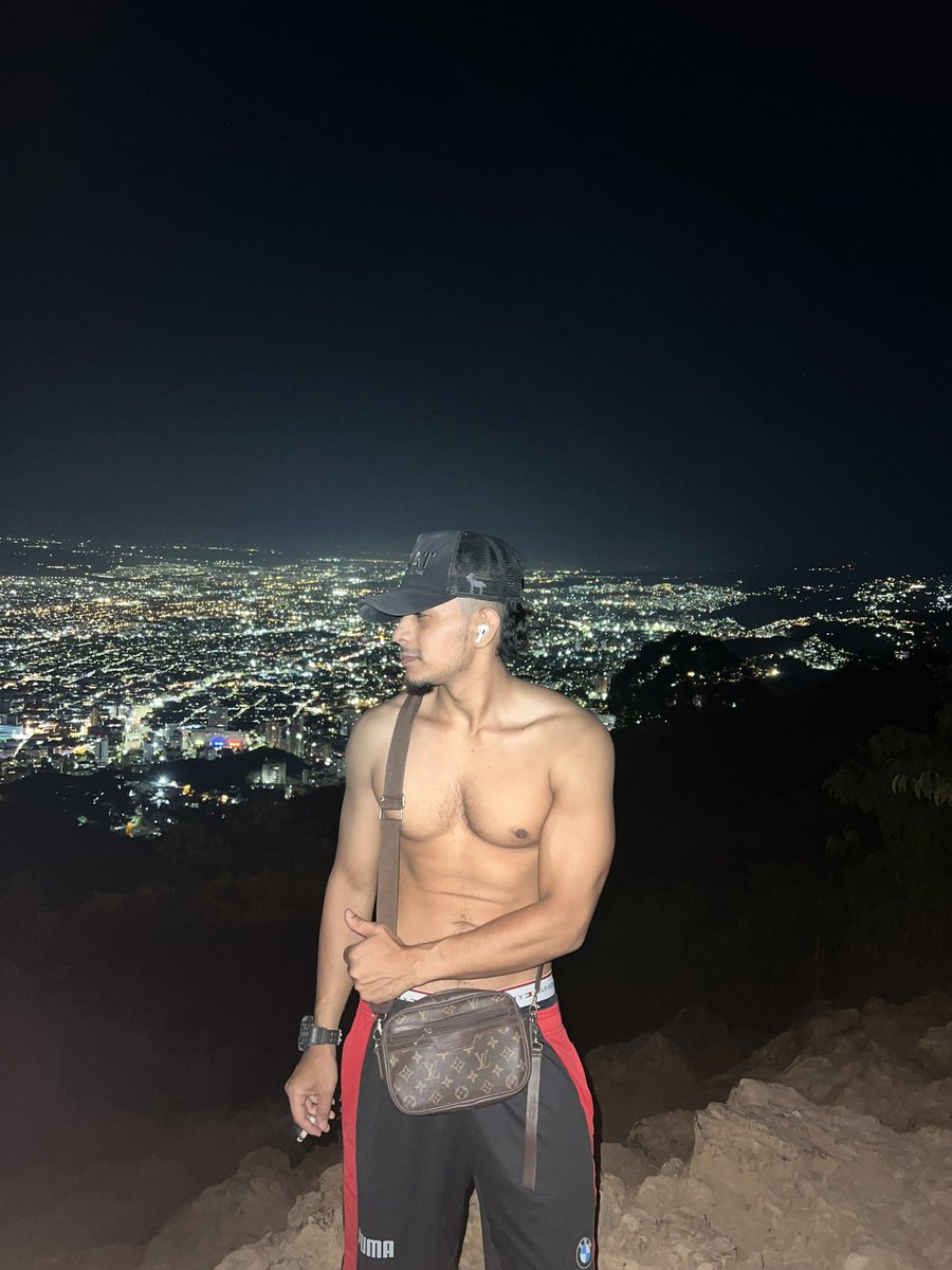 rey28152's tweet photo. Cali 😛 https://t.co/LEpLjvO2nb