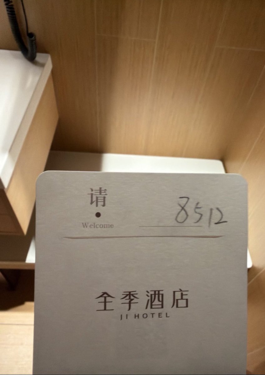 trishgoodall1's tweet photo. 在太原被放鸽子了，谁来顶上？ #太原 https://t.co/ffNfjiQaGo