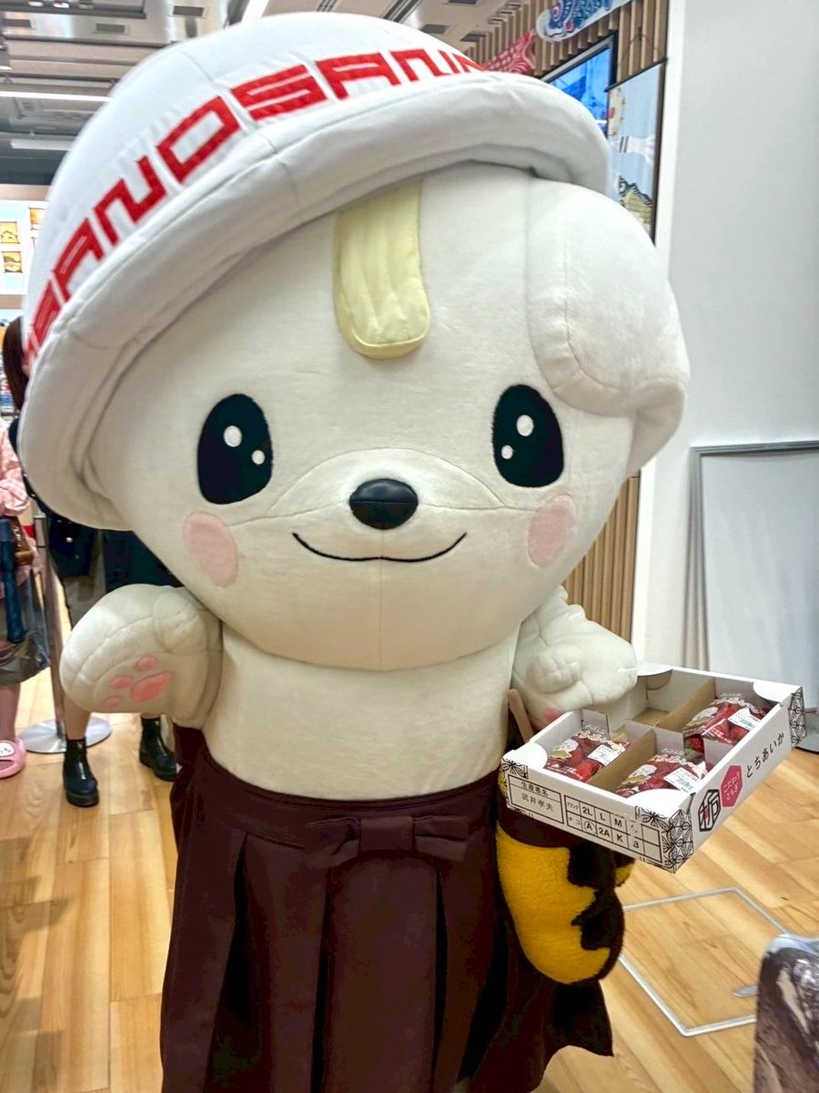 sanomaru225's tweet photo. みんなにいちごのおすそわけ〜(੭*ˊ꒳​ˋ)੭
グーないと☆彡 https://t.co/GhV0W1dU3n