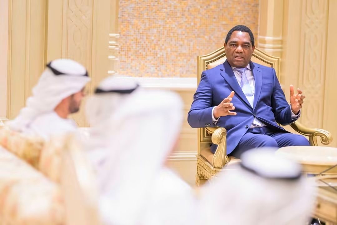 ZambiaMFAIC's tweet photo. President @HHichilema has held a meeting with a delegation from the Government of #UAE , led by H.E Sheikh Shakhboot bin Nahyan Al Nahyan, Minister of State, and H.E Mohammad bin Abdullah Al Gergawi, Minister of Cabinet Affairs.

https://t.co/xHg8Wouc95 https://t.co/OPmN56ehbs