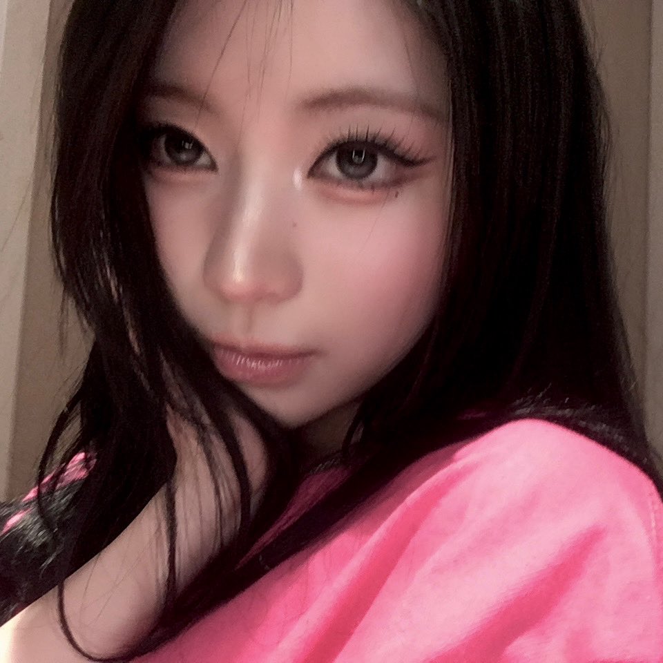 picbaemon's tweet photo. ASA WEVERSE UPDATE 

Pink is the new blackk https://t.co/PT0nWVbyUG