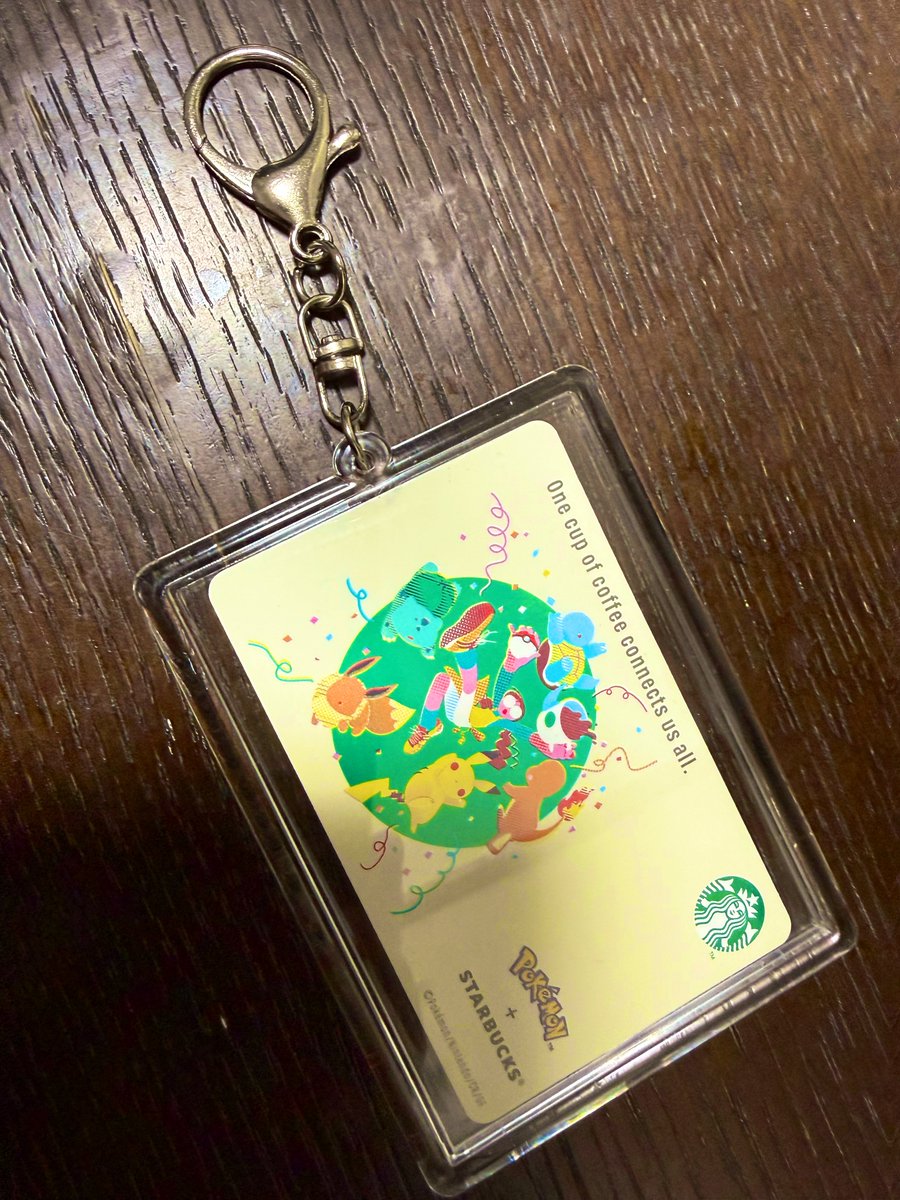 acha117game's tweet photo. ポケモンのスタバカード、アプリでカード追加したから、もうカード本体は使うことないのでseriaで買ったフォトインキーホルダーに入れてみたら最高すぎた…✨ https://t.co/JT64lrEalb