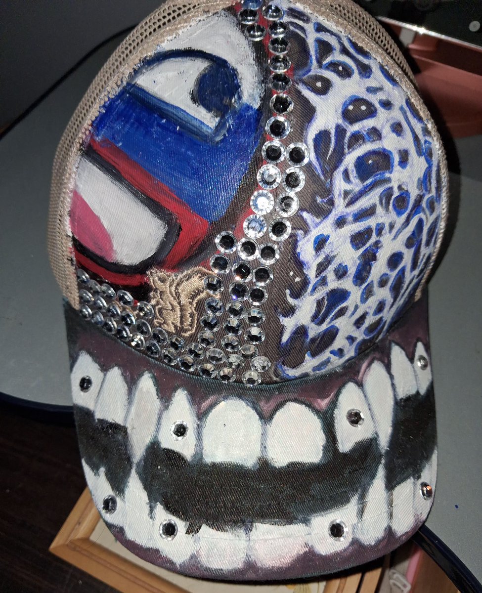 EPIKBURNOUTV2's tweet photo. So proud of myself for making this hat NOT boring anymore, I got the teeth idea from Tiktok. https://t.co/w3veLHylpI