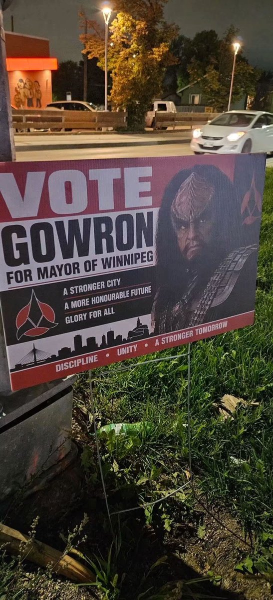 UndercoverNurd's tweet photo. @TheMuppetPastor Nah, bro, I'll be voting third party. https://t.co/4TV6WRfVCj