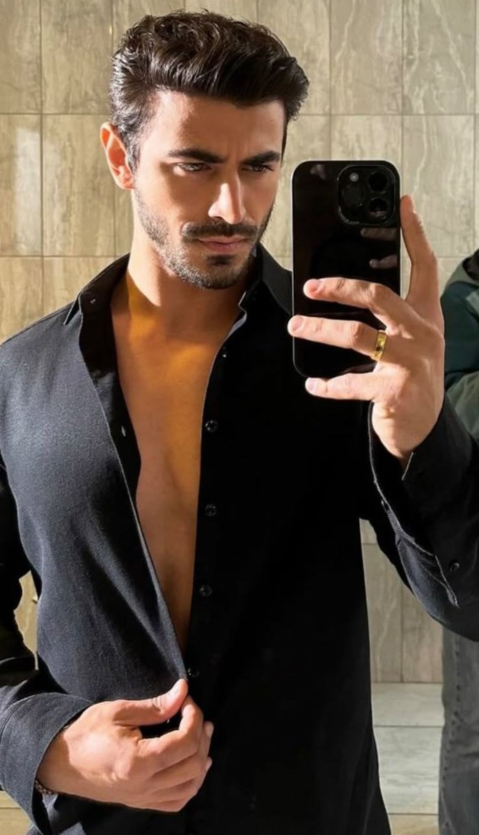 dreamblur5's tweet photo. Congratulations, @emingunenc_ ❤️
The Most Handsome Man in the World 2026! 👑🏆

A title made for you — your charm, heart, and personality make you shine beyond your looks. So proud of you, Emin! ❤️🧿

#EminGünenç #Arafta https://t.co/REunIO8W7H