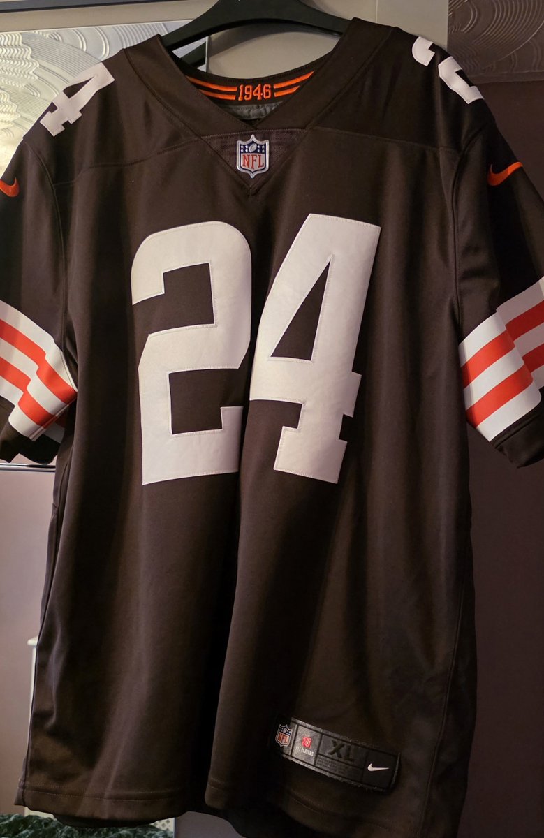 ClosertoGoth's tweet photo. First @Browns jersey, had to be @NickChubb #DawgPound https://t.co/jW49qG59jt