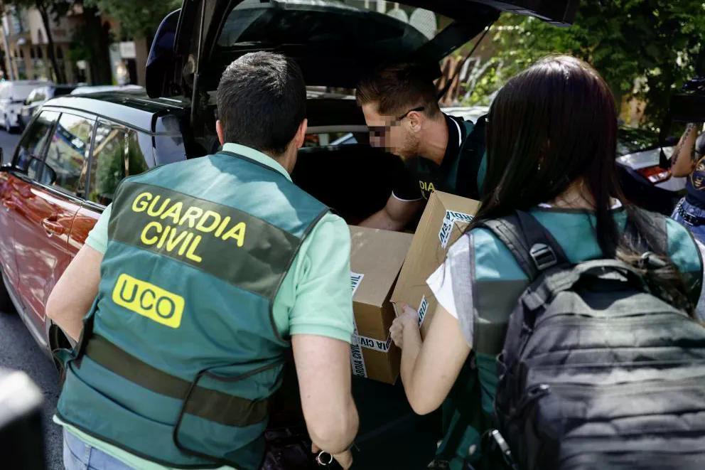 elmundoes's tweet photo. La UCO se desplaza a Badajoz para tomar declaración al clan de la droga al que la 'cloaca' del PSOE le propuso actuar contra la jueza del 'hermanísimo' https://t.co/9BJpWetkpN https://t.co/dcTXioyplx