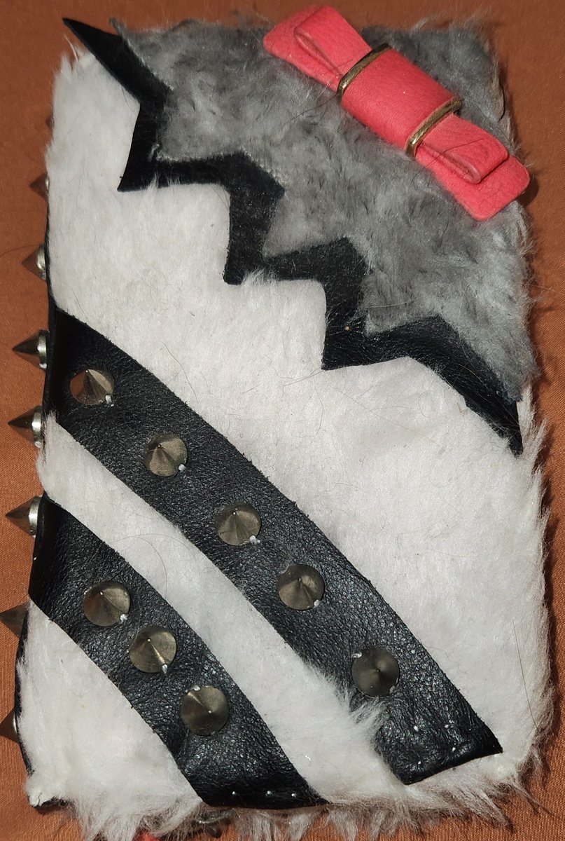 c4nari's tweet photo. Obstagoon purse 👀 https://t.co/nIoj5iacgA