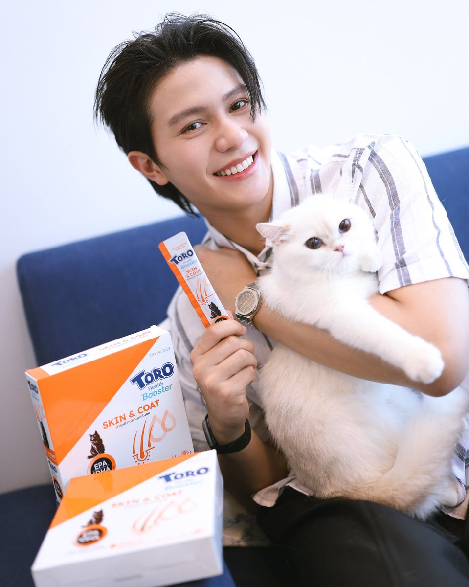 harxeuphoria's tweet photo. william with rina 🥺🩷

꒰ #williamjkp ꒱ 
#TOROCATFOOD https://t.co/qKN3AztDch