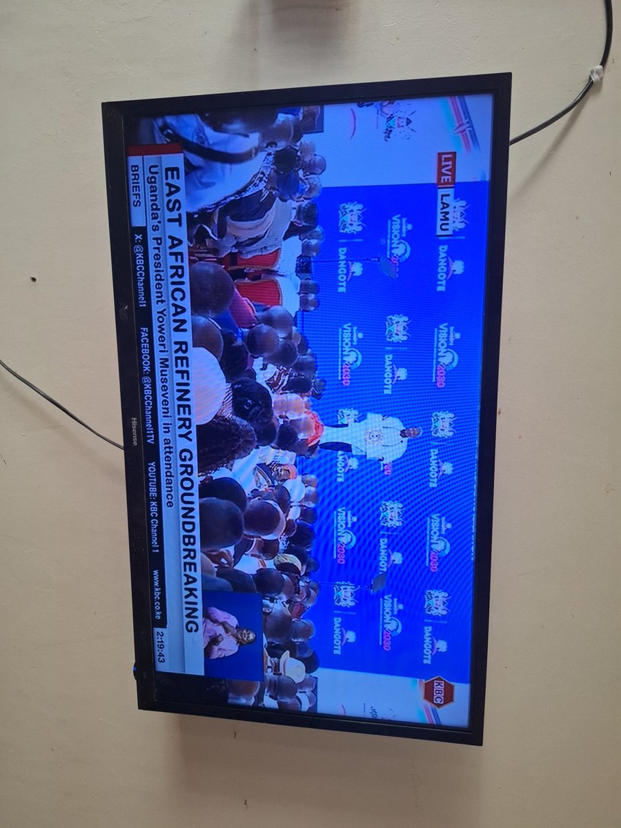 EPaapai's tweet photo. @KagutaMuseveni Watching you live. Great speech. 
But at Home your Little brat is already drunk with power. @mkainerugaba
He should style up to stay long like you or he will mercilessly be Overthrown.  He is not keen but amelewa Mapema. https://t.co/wNEXG4jERZ