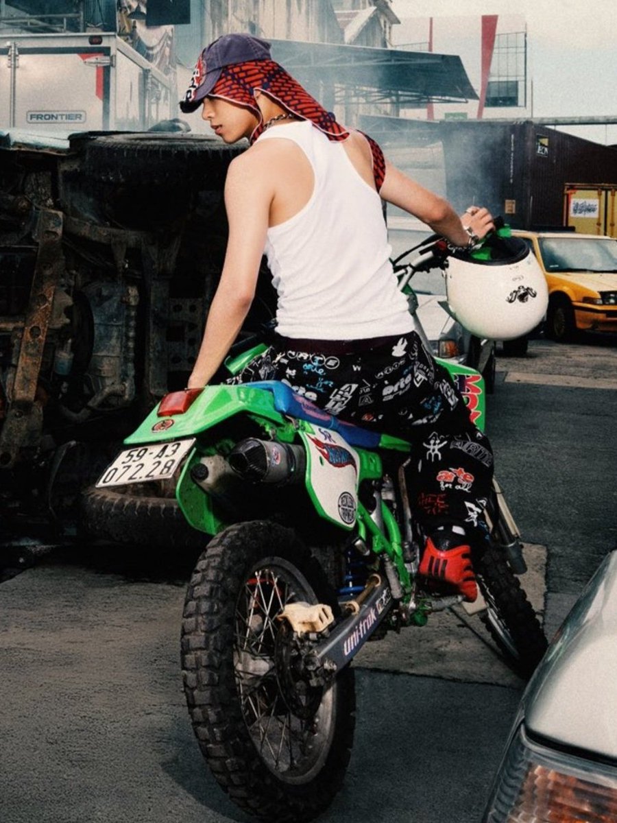 fazgalery's tweet photo. "let's go                                            "suwe gak
for a ride"                                          blar-blar" https://t.co/PUOFbhT6pZ