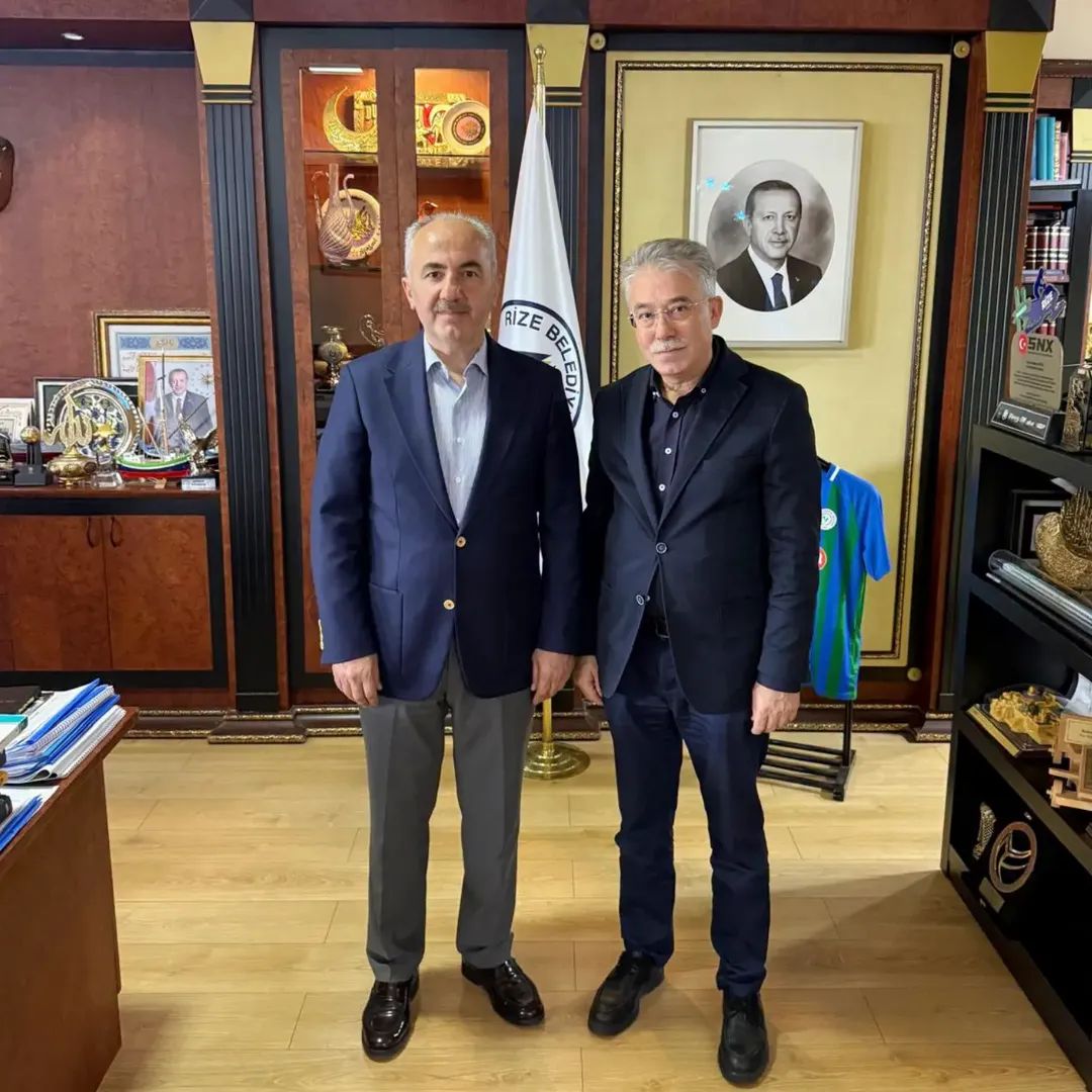 rizebelediye's tweet photo. Eski Aile ve Sosyal Hizmetler Rize İl Müdürü İdris Altuntaş’ın, Rize Belediye Başkanı Rahmi Metin’i ziyareti. https://t.co/7ZX9TthMx2