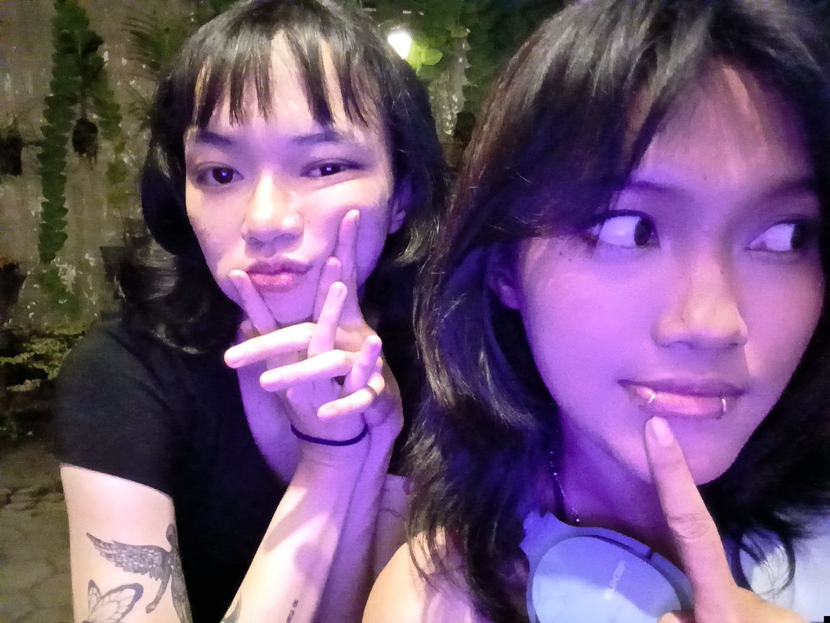 chewygotlost's tweet photo. @notsoberwell selfie bersama istriku di saorsa https://t.co/zUvJ9pvO1T
