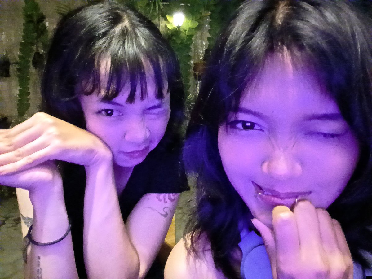 chewygotlost's tweet photo. @notsoberwell selfie bersama istriku di saorsa https://t.co/zUvJ9pvO1T