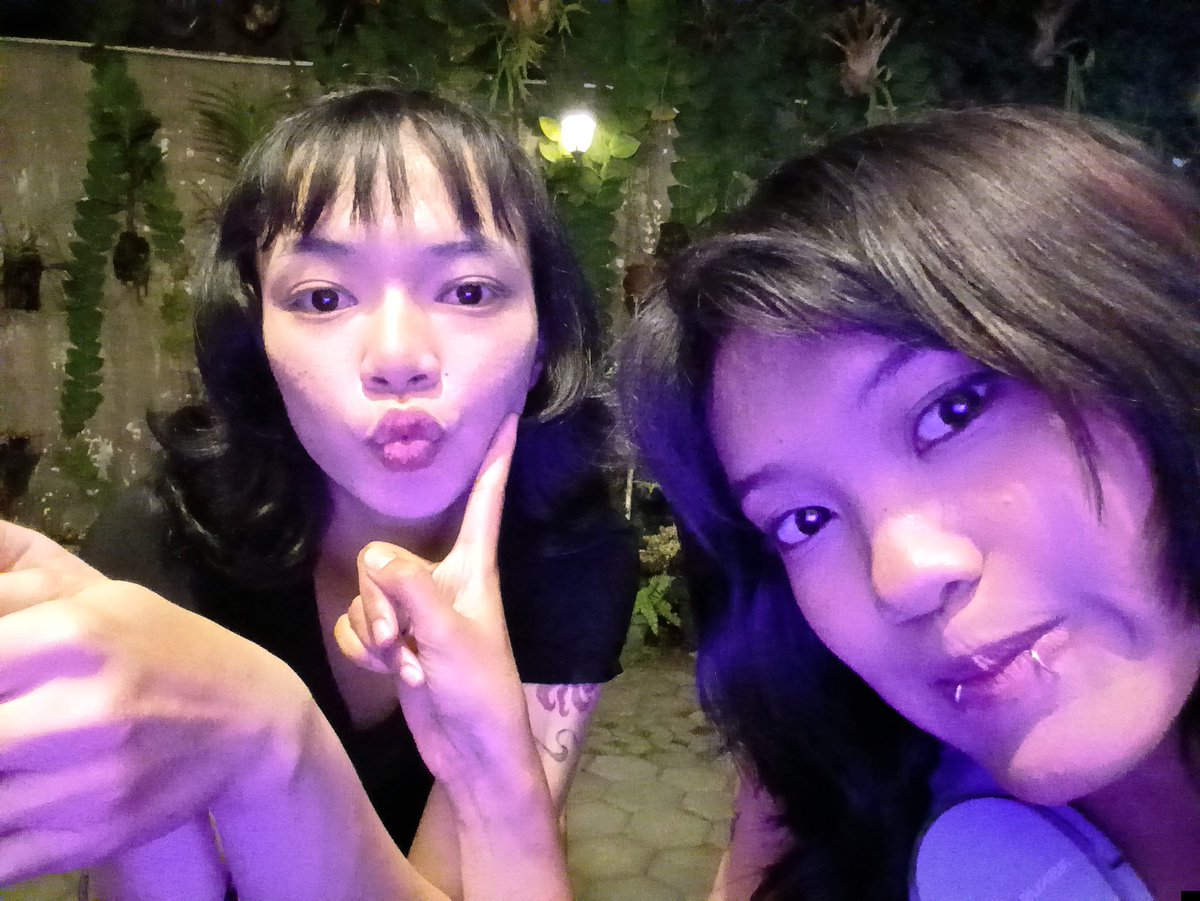 chewygotlost's tweet photo. @notsoberwell selfie bersama istriku di saorsa https://t.co/zUvJ9pvO1T