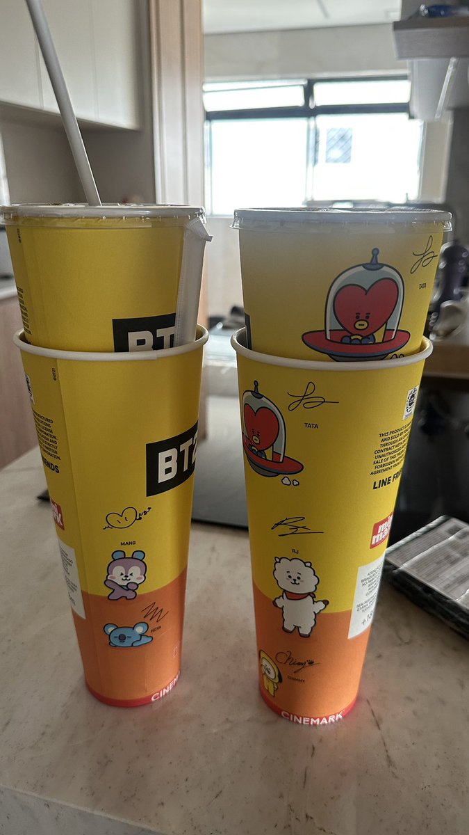 Mayn_OT7's tweet photo. Aqui, gente. Peguei os 4 queridos e já fui testar varios jeitos de usar 😂
#minimark #bt21 #cinemark #bts https://t.co/1sDxJoikGd