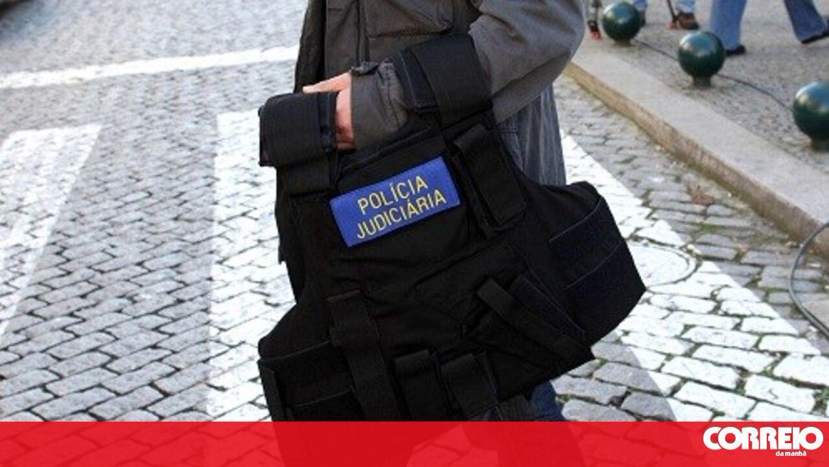 cmjornal's tweet photo. Homem sai do carro e viola turista numa estrada em Odemira. Foi detido pela PJ https://t.co/JkMwdMoDTZ https://t.co/jp1IzU69NI