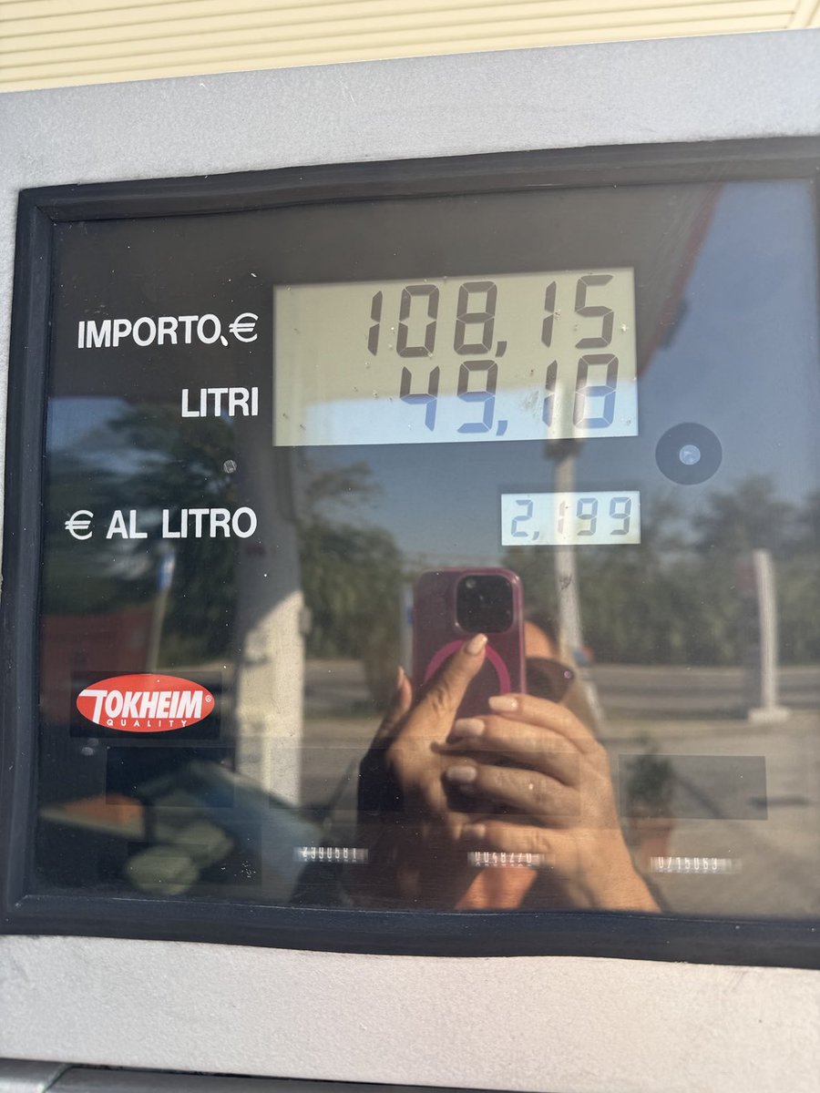 meinshock's tweet photo. Price of diesel in my part of Italy. With the government discount passed yesterday. https://t.co/Ga3TtEvnSD