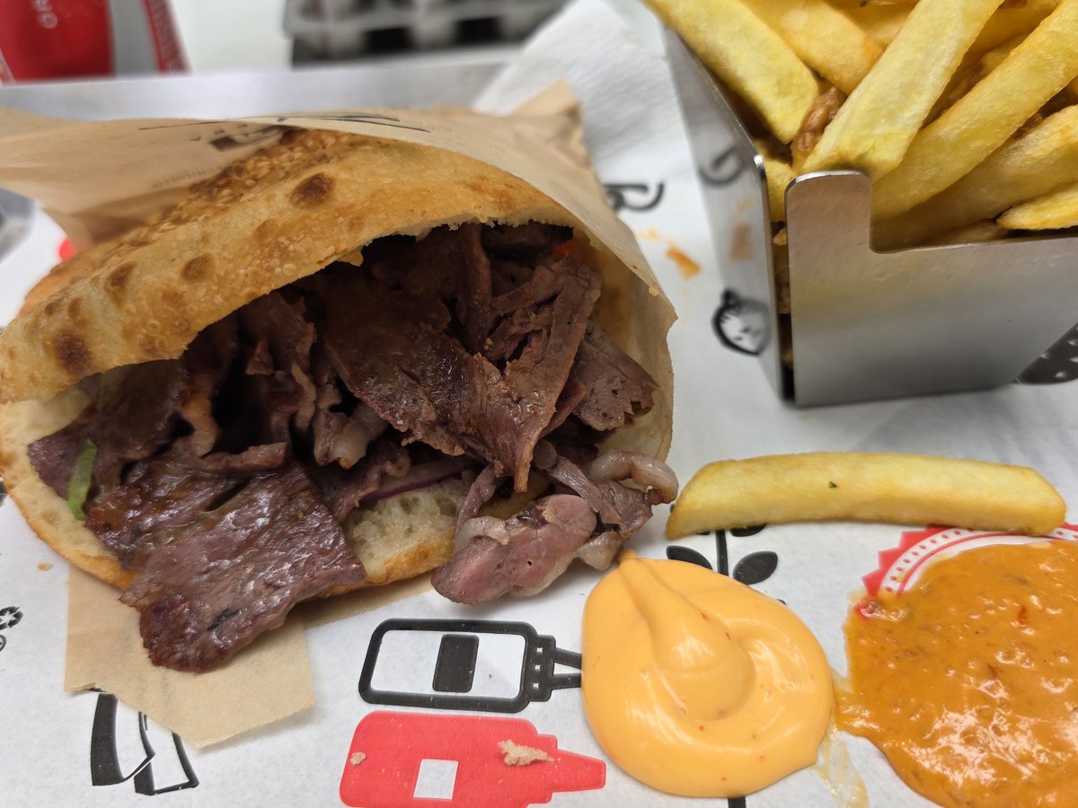 wafou47's tweet photo. opus 5.5
/effort max
looped on it for 10 minutes
consumed 3.8M tokens
used the Istanbul kebab skill
written in kebab-case
Used also algerian sauce https://t.co/zjxPgV7GD9