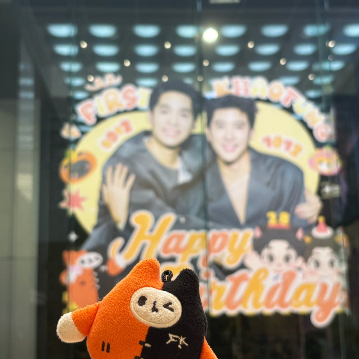MaoMaoCAT1016's tweet photo. Support for FirstKhaotung 28th Birthday🫶

📍GMM lobby Glass
2026.10.1-10.15

Happy Birthday na🫶
You keep growing beautifully every year.❤️❤️❤️
Happy everyday🥹

@Firstkpp @myktnw 

#firstkhaotung #เฟิร์สข้าวตัง https://t.co/UnfEaRMYck