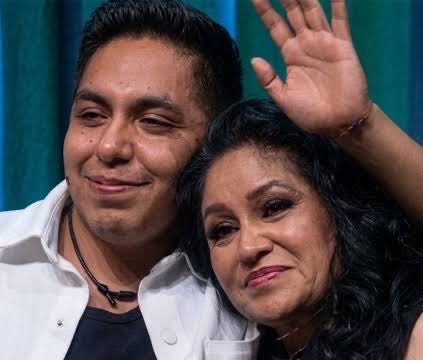 JoyRoseCo's tweet photo. EL PEOR FAMILIAR QUE HA PISADO LA CASA DE LOS FAMOSOS! 

Se nota que está tipeja no tiene educación, igual de mierda que su hijo! 
Una mamá es para dar cariño, apoyo, buenos consejos! 
Su hijo es finalista, disfrute el éxito déjese de mamadas!
VIEJA CULERA 
#LaCasaDeLosFamososMx https://t.co/jFqgOAzcPU