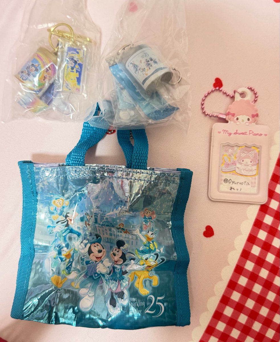 0yuruota's tweet photo. 交換 ディズニー カプセルトイ ディズニーシー25周年 スパークリングジュビリー ガチャガチャ

【譲】小物入れ25周年
キーチェーン 10周年 25周年
【求】画像2枚目小物入れ15周年
キーチェーン グランドオープニング 5周年
カプセル開封済 同種同士
カプセルなし郵送のみ

#tdr_trade
#ディズニー交換 https://t.co/9STNfKwIOE