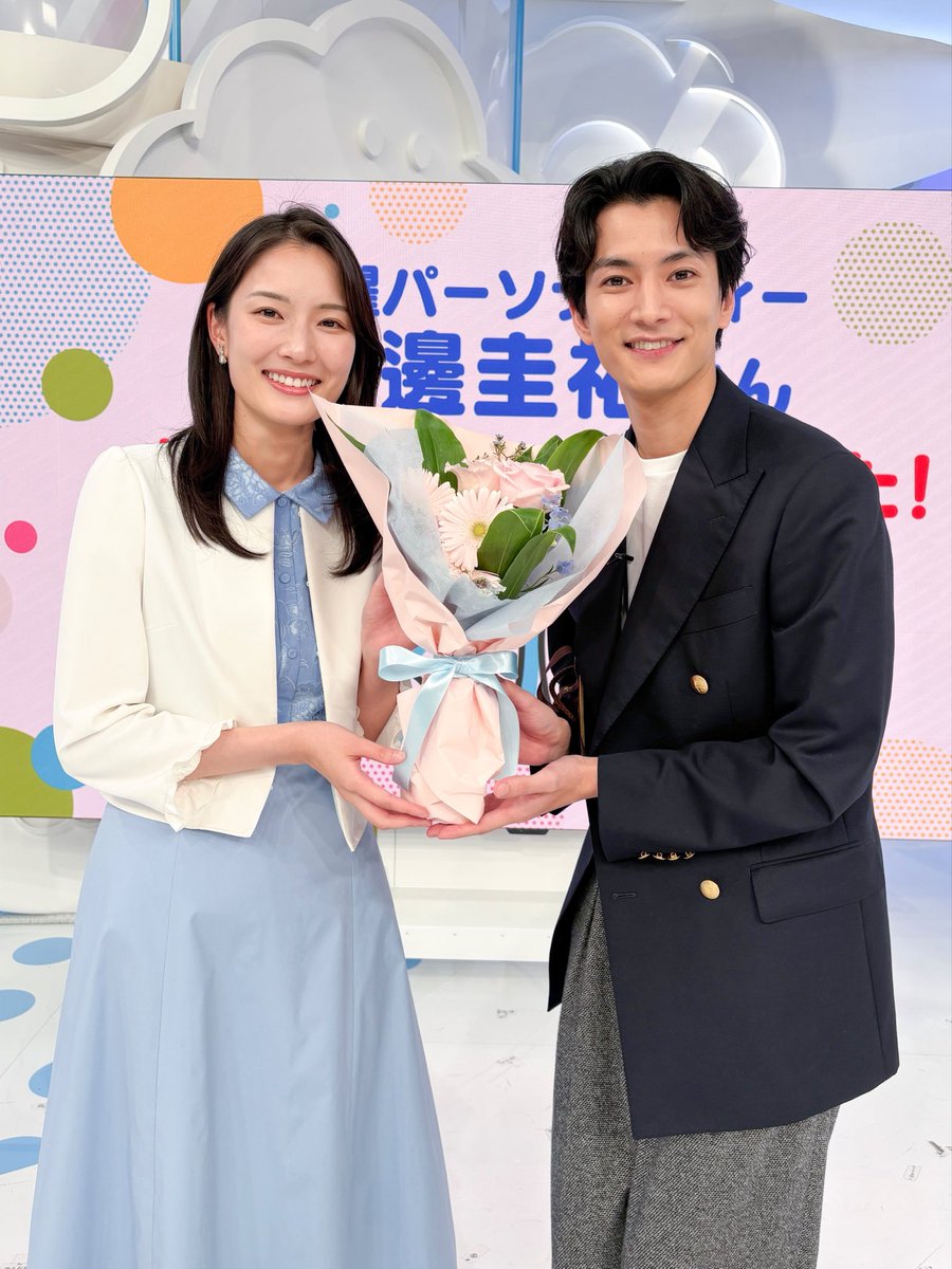 ZIP_TV's tweet photo. ／
けさの #ZIP!で
#渡邉結衣 アナウンサーも卒業でした💐
＼
フィールドキャスターとして様々な現場で
活躍してくれた渡邊アナ☺️
ありがとうございました！

一緒に卒業！#渡邊圭祐 さんとWワタナベで📸 https://t.co/VnYUTqraVP