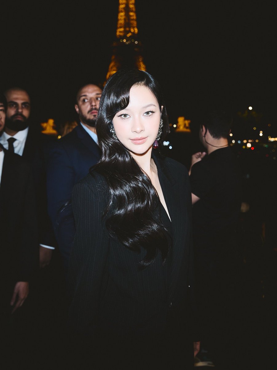 GMMTV's tweet photo. "มิ้ลค์ พรรษา" Saint Laurent Brand Ambassador เข้าร่วมชมโชว์ Saint Laurent Women's Summer 2027 ณ กรุงปารีส ประเทศฝรั่งเศส เมื่อคืนที่ผ่านมา

#MilkPansa #YSLxMilkPansa 
#YSL @YSL 
#YvesSaintLaurent    
#SaintLaurent 
#GMMTV 
@panlyyy https://t.co/EFuSnqkU6p