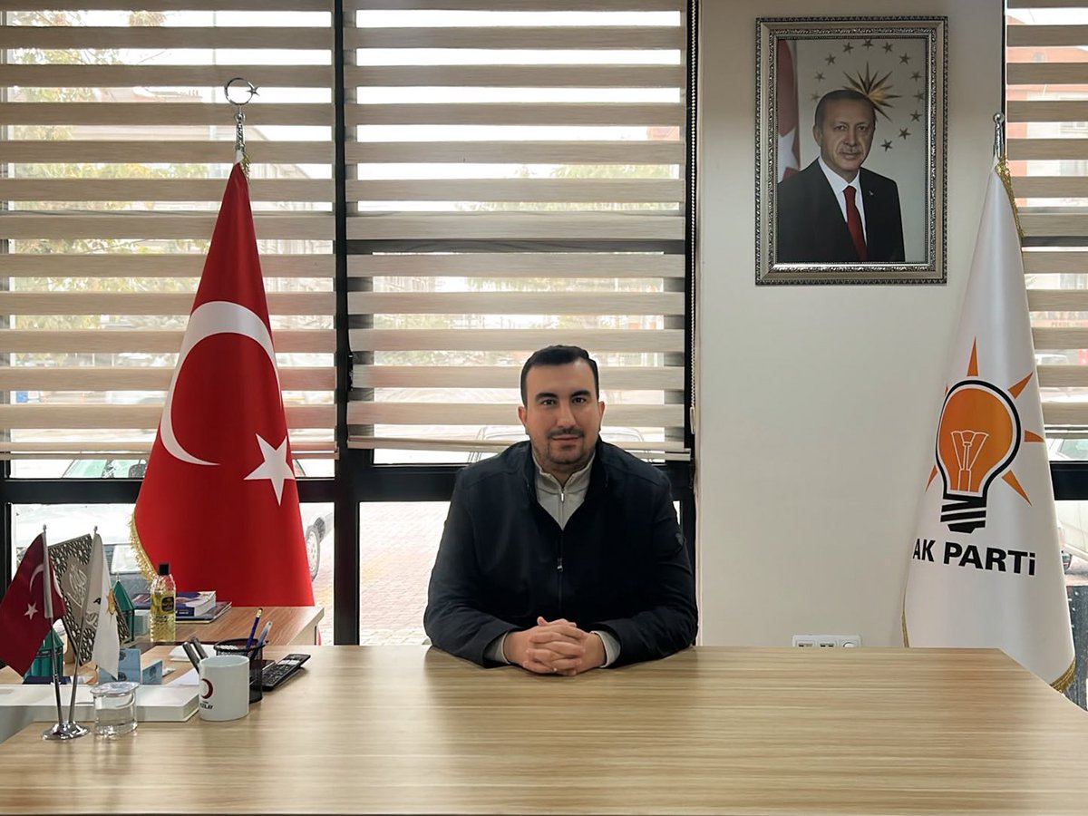 akpartiselcuklu's tweet photo. İlçe Başkanlığımızda bugün Yönetim Kurulu Üyemiz Kadir Kayhan nöbetçidir.

İletişim ⬇️

AK Parti Selçuklu İlçe Başkanlığı

☎️ 0 332 237 86 05

📍 Akıncılar Mahallesi, Yeni Sille Caddesi No:42, Selçuklu

Sizleri dinlemek ve her daim yanınızda olmak için buradayız. https://t.co/tvsXUTJmDS