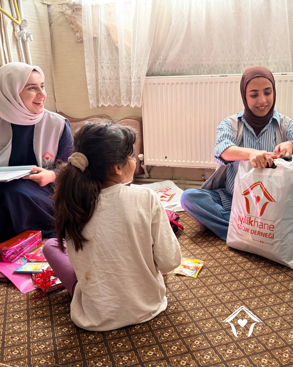 iyilikhane's tweet photo. Çocuk Sponsorluğu ile ihtiyaç sahibi miniklerin gıda, sağlık, eğitim, giyim ve barınma ihtiyaçlarına destek oluyoruz. Onları sokaktaki risklerden uzak tutarak okula ve geleceğe güvenle tutunmalarını hedefliyoruz. ❤️ https://t.co/N3dS8AxHzj