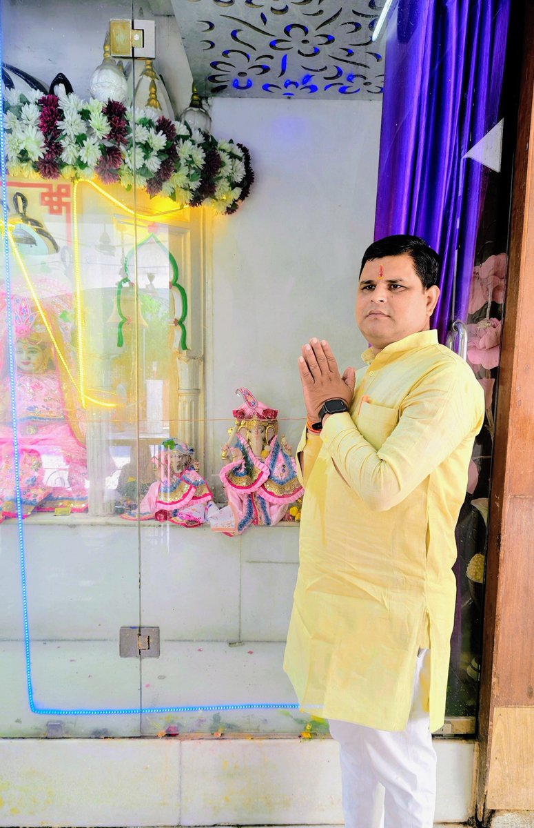 vinod4spnm's tweet photo. आज बुधवार के शुभ अवसर पर बाबा विश्वनाथ के चरणों में नमन कर श्री गणेश जी की पूजा-अर्चना की।
प्रभु से सभी के सुख, शांति और लोककल्याण की मंगलकामना की। 🙏🚩
@myogiadityanath @SureshKKhanna @idharampalsingh @shivesh4BJP @mppchaudhary @shilpiguptabjp 
@BJP4UP https://t.co/gpWWgbGda0
