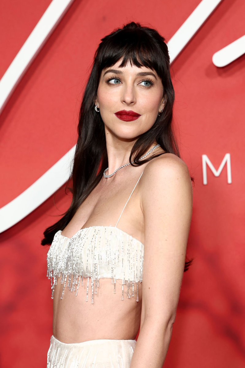 SourceJohnson's tweet photo. September 29th, Dakota attending the Verity premiere in New York with Anne Hathaway ❤️ #DakotaJohnson https://t.co/ASoTD9NaRY