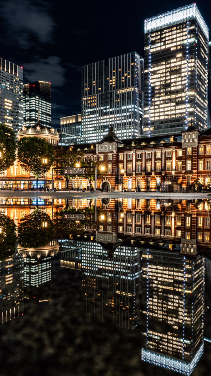 eternaI_night_'s tweet photo. 水面に映る東京駅の夜景 https://t.co/03LnRTbAac
