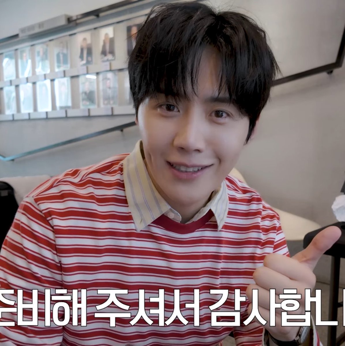 seonhofication's tweet photo. ain’t no way he’s actually 40????😭😭😭 https://t.co/6pwawyAChm